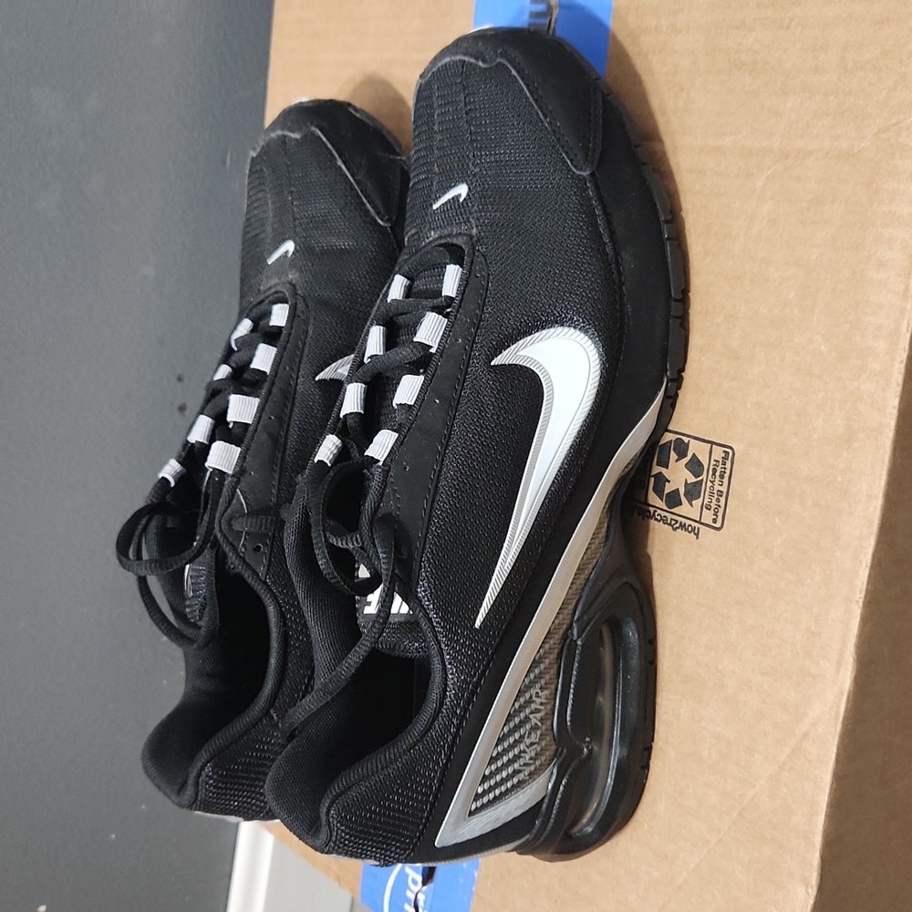 Mens Nike Torch 3 sneakers